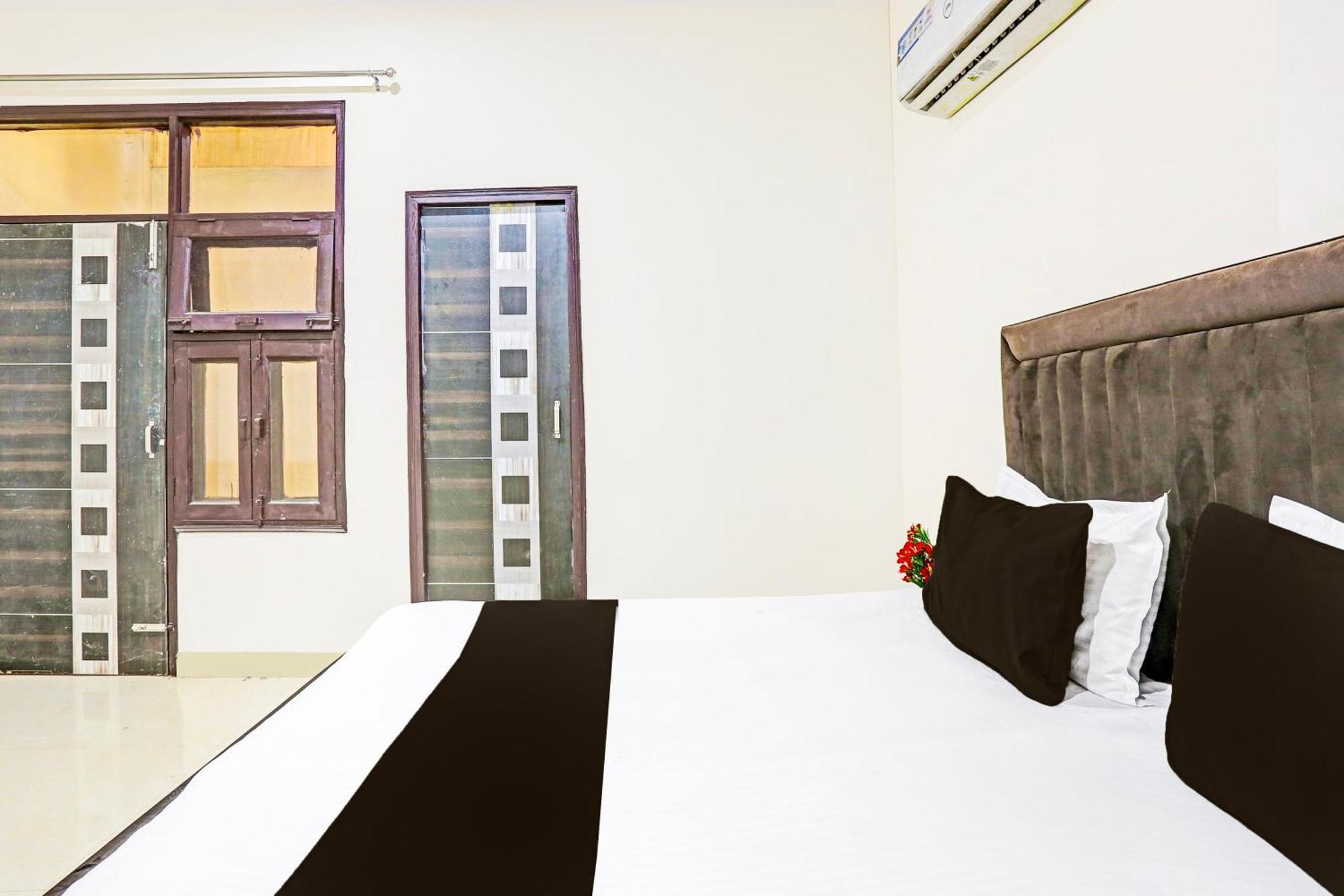 Hotel O Redbull Inn Gurgaon Buitenkant foto